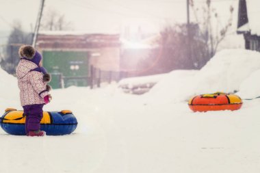 Şişme kızak üzerinde sürüş