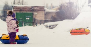 Şişme kızak üzerinde sürüş