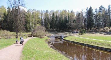 nehir Köprüsü ile.