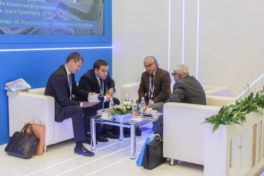 Forum bir rekreasyon alanı'nda iş adamları.