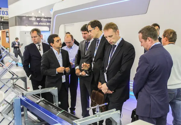 İletişim iş adamları standları.