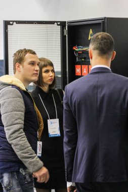 Genç şirket stand temsilci olarak atar.