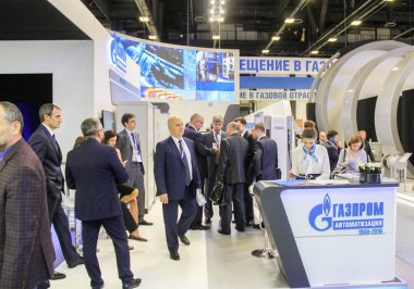 İş insanların konuşmada grup.