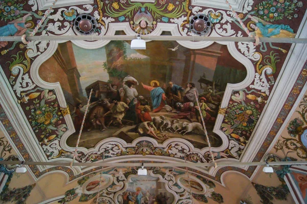 The paintings on the ceiling of the Trinity-Sergius Lavra. — Stock Photo, Image
