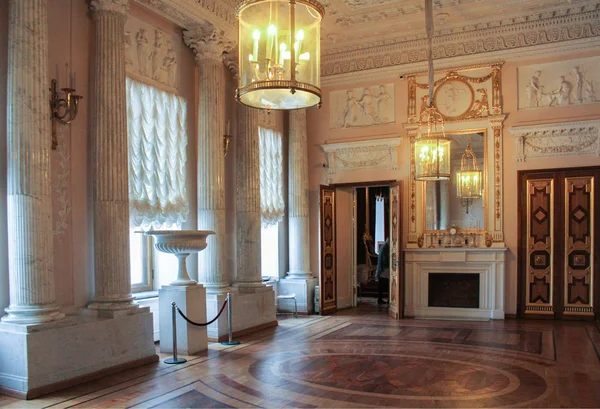 Sala da pranzo in marmo del Palazzo Gatchina . — Foto Stock