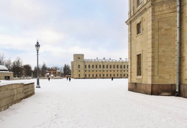 Gatchina Sarayı önünde kare.