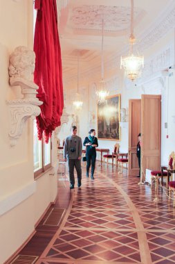 Yunan galerisine ziyaretçi.