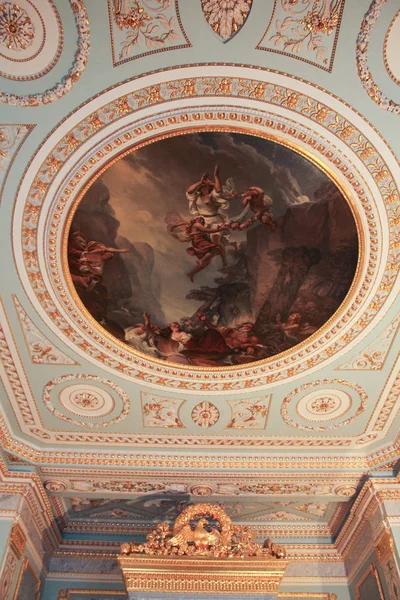 ガッチナ宮殿の寝室の天井. — ストック写真
