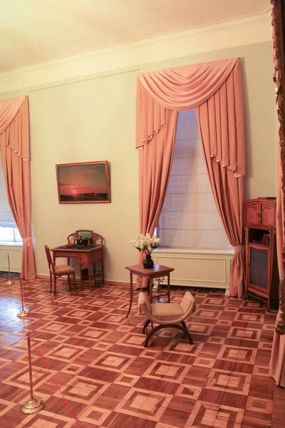 The curtains in the living room of the Gatchina Palace. — Stock Photo, Image