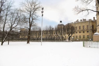 Sarayı'nda çıplak ağaçlar.