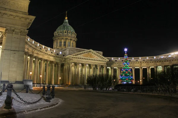Árvore de Natal na Catedral Kazan . — Fotografia de Stock