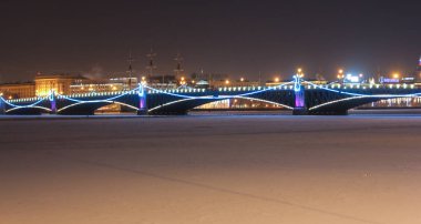 Gece Trinity Köprüsü.