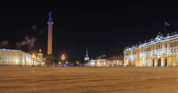 Vista noturna da Praça do Palácio . — Fotografia de Stock