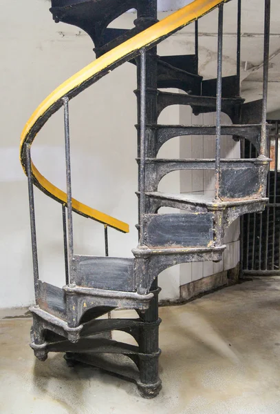 오래 된 나선 계단. — 스톡 사진