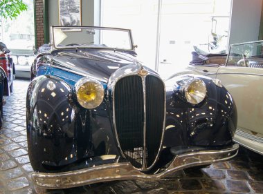 Ekranda Retro otomobil.