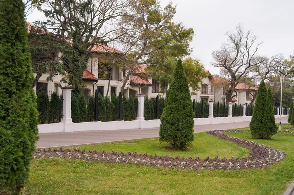 Landscaping of the southern city. — Stock Photo, Image