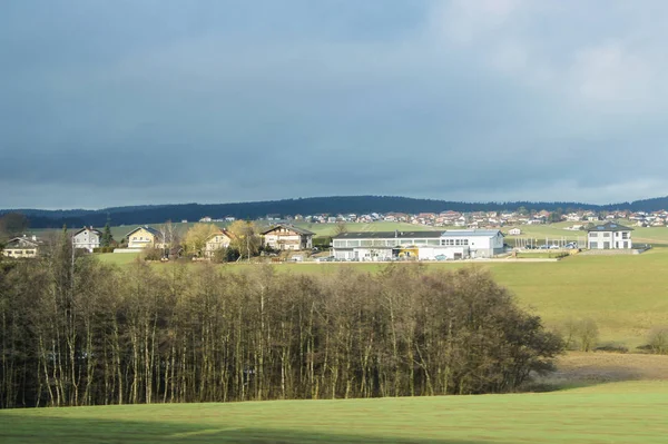 Villaggi su verdi colline . — Foto Stock