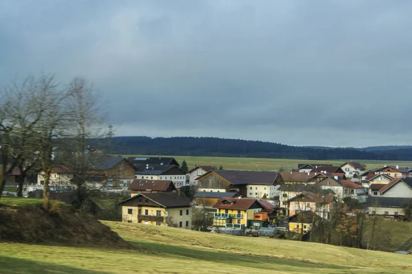 Házak a faluban. — Stock Fotó