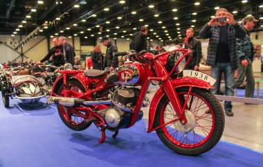 Retro motosiklet 38 yaşında.