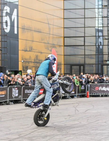 Moto freestyle em uma bicicleta . — Fotografia de Stock