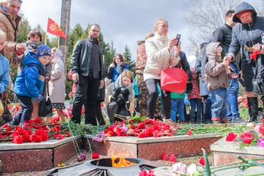 Yetişkinler ve çocuklar, Eternal Flame.