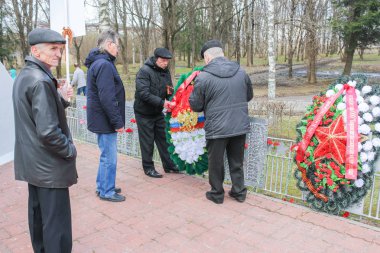 Bir çelenk, çit grubu.