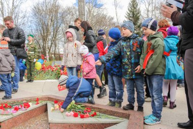 Çocuklara düşmüş asker Anıtı.