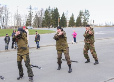 Yakın dövüş unsurları.