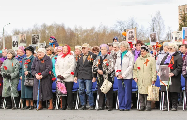 Gaziler, savaş ve emek.