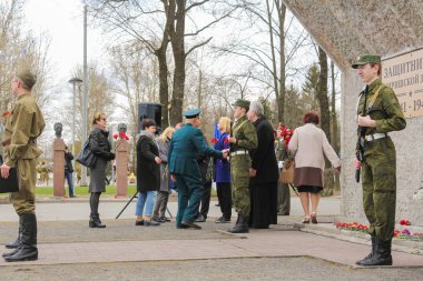 Anıtın tetikte, askeri.