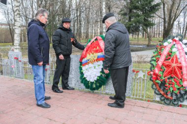 Bir grup insan çelengi.