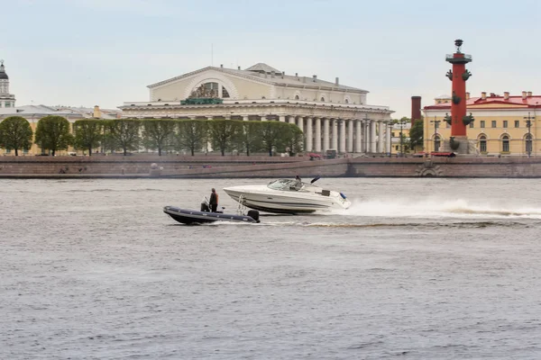 Speedboat on the Neva. — Stock Photo, Image