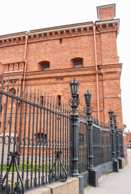 Gates ile sahte çit.