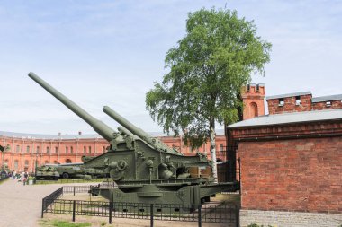 Uzun menzilli ağır obüs.