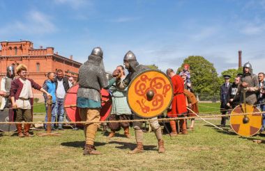 Savaştan sonra el sıkışma.