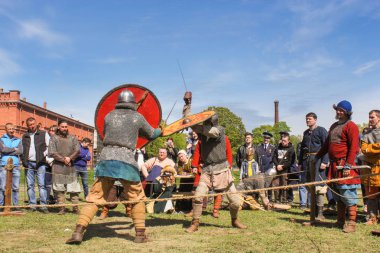 Demonstrasyon mücadele ile kılıç.