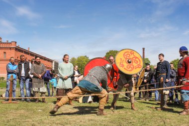 Kılıç ile savaşta saldırı.