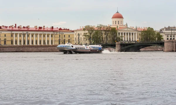 River vessel under hydrofoils. — Stock Photo, Image