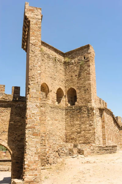 As paredes de uma antiga fortaleza . — Fotografia de Stock