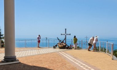 Denize insanlar arıyoruz.