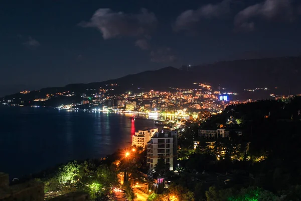 Işıkları gece Yalta.