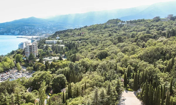 Balkondan Massandra Park için göster.