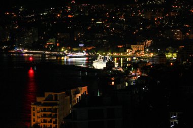 Güney gece boyunca Yalta.