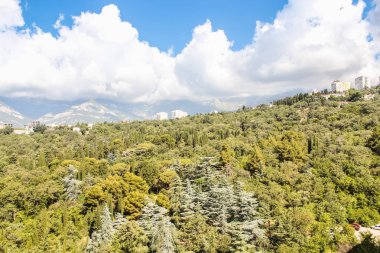 Dağlardan inen bulutlar.