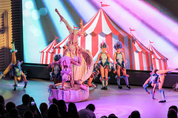 Комплексные акробатические танцы
.