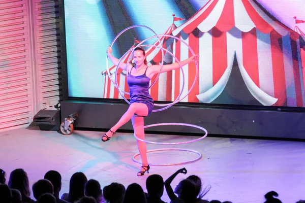 Solist çemberler ile.