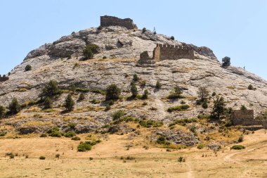 Stone mountain Ceneviz Kalesi.