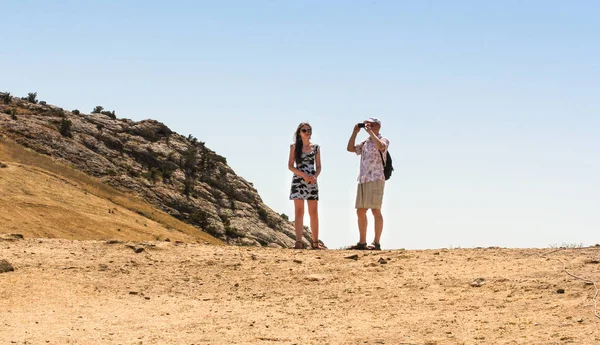 Turistas en las montañas. — Foto de Stock