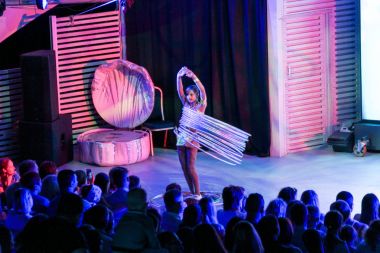 Basketbol ile karmaşık bir figür.