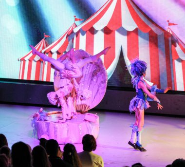 Karmaşık akrobatik figürler.